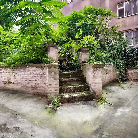 Apartment Of Character With A Private Garden Praag Buitenkant foto