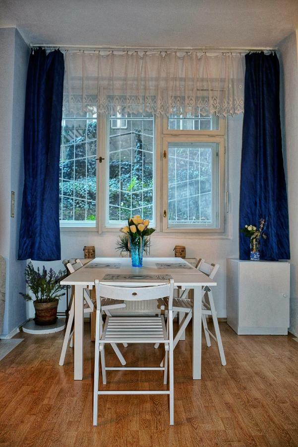 Apartment Of Character With A Private Garden Praag Buitenkant foto